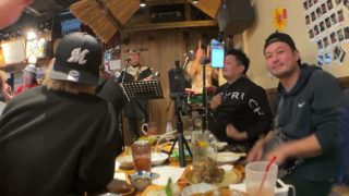【沖縄居酒屋動画紹介】野田草履と愉快な仲間達。　沖縄の某居酒屋にて演奏パフォーマンスを鑑賞しながら晩酌を交わす。