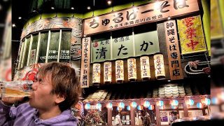 【沖縄居酒屋動画紹介】昼は沖縄そばの名店！夜は大衆居酒屋！お子様連れOKなお店で武cの誕生日を祝ってきた！【沖縄観光/うるま】