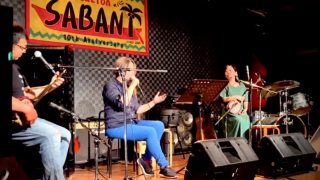【シマ唄動画紹介】ミヤタトモコ・東郷さやか・安田博樹 Live at Sabani 喜界島 – シマ唄 – Folk songs of Amami – Kikaijima Island